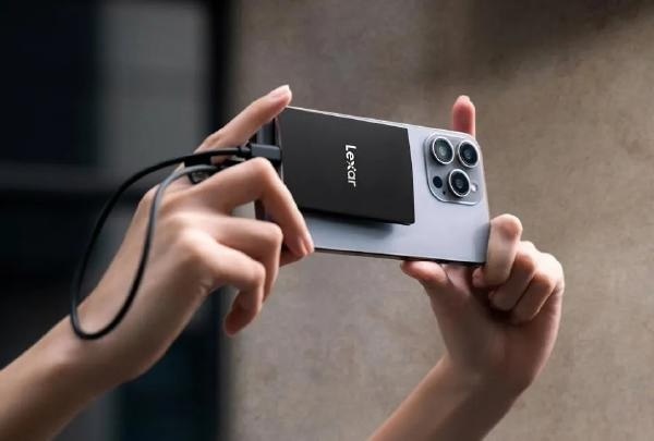 SL500 Portable SSD with Magnetic Set