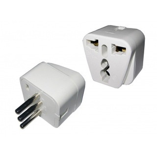 Adaptador de ficha universal a 3 en linea 
